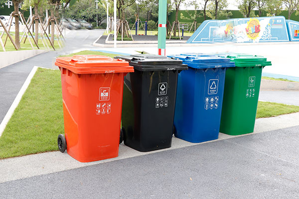 校园垃圾分类垃圾桶