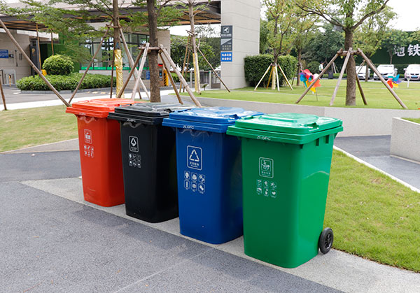 分类环保型垃圾桶